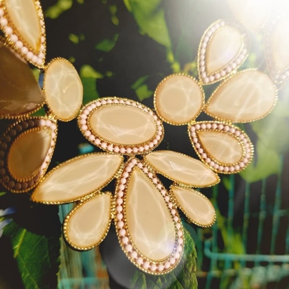 Cascade Happy Teardrop Statement NECKLACE - Picture 7 of 8